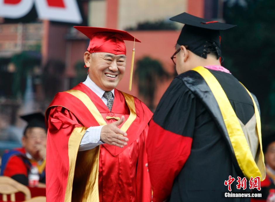 重庆大学毕业证外壳是什么样子的